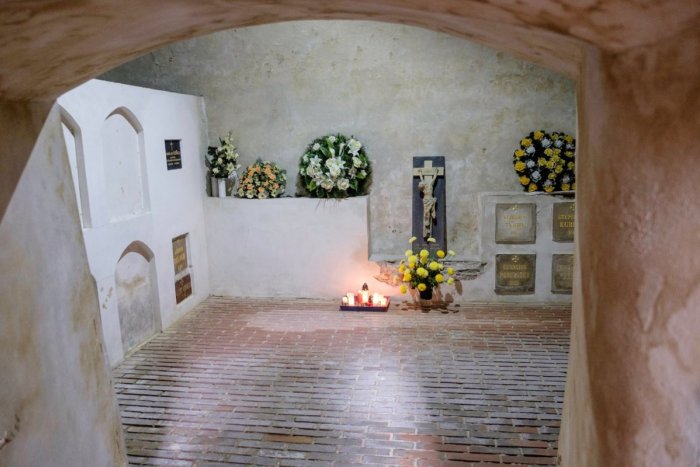 Ilustračný obrázok k článku Jedinečná príležitosť: Kryptu na Nitrianskom hrade OTVORILI pre verejnosť