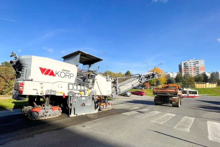 Ilustračný obrázok k článku Začala sa rekonštrukcia Pieninskej ulice: Ako chce mesto UŠETRIŤ peniaze?