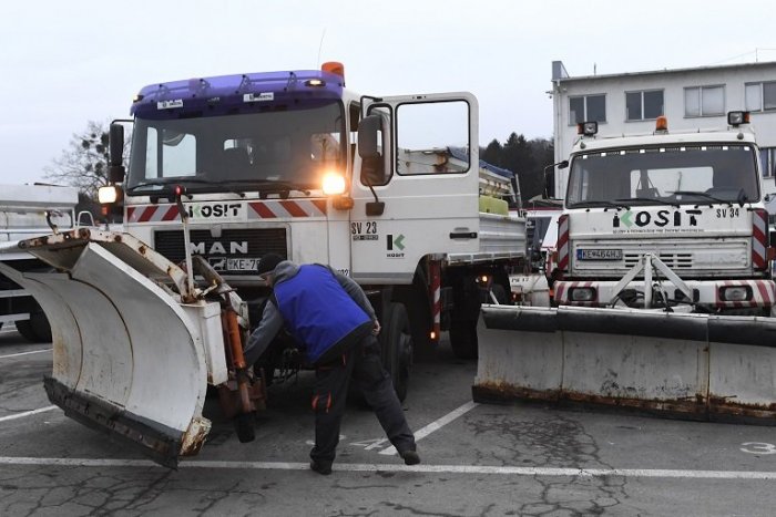 Ilustračný obrázok k článku Cestári zaskočení NEOSTANÚ! Zimnú údržbu v kraji zabezpečia aj nové stroje, soli je DOSŤ