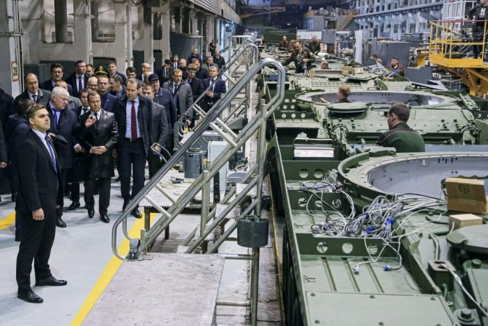 Ilustračný obrázok k článku ŠKANDÁL finančnej správy?! Slovensko malo vyvážať tovar na výrobu ZBRANÍ do Ruska