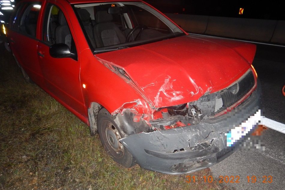 Ilustračný obrázok k článku Čo sa odohralo na R1? Polícia hľadá svedkov nehody 3 áut, FOTO