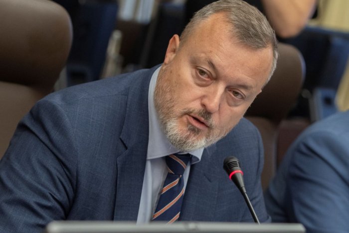 Ilustračný obrázok k článku Krajniak je PROTI výberu úspor z 2. piliera: PREČO ho aj napriek potom podporí?