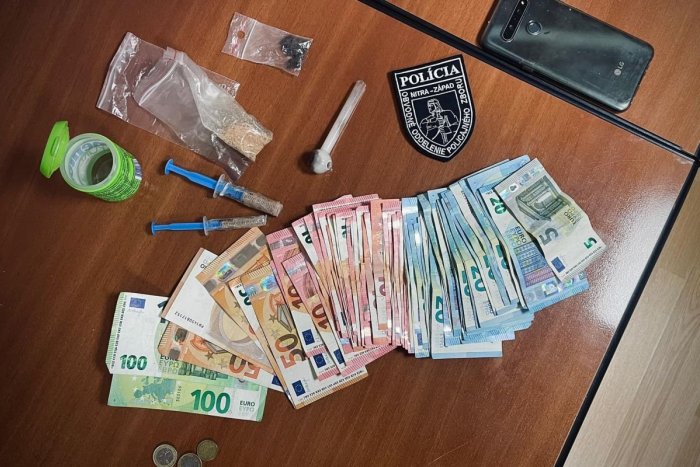 Ilustračný obrázok k článku Nitrianska polícia chytila mladíka: Mal pri sebe hašiš a pervitín!