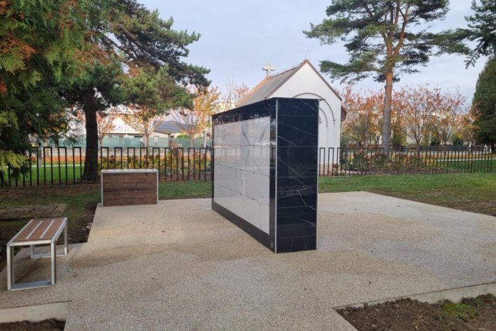 Ilustračný obrázok k článku V Beluši si našetrili a zveľadili všetky 3 obecné cintoríny o nové kolumbáriá