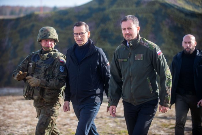 Ilustračný obrázok k článku Heger sa NAHODIL do vojenského outfitu! Premiér ďakoval za ochranu vzdušného priestoru