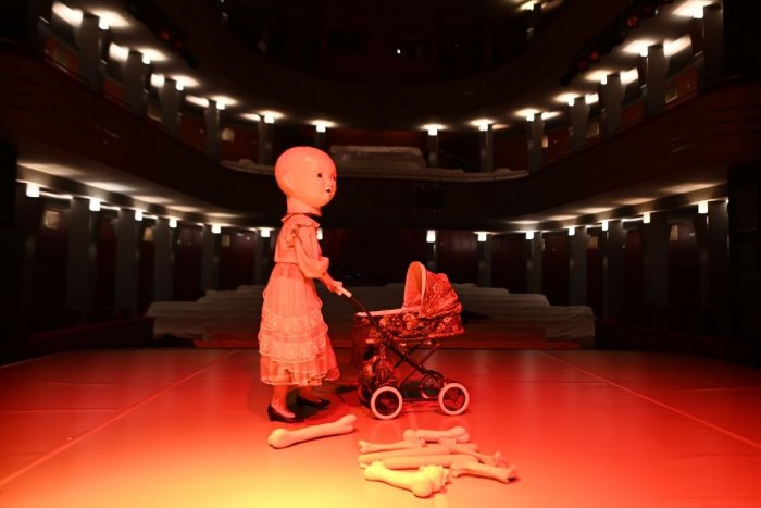 Ilustračný obrázok k článku Začína sa Noc divadiel: V Košiciach pôjdu diváci do zákulisia, v Prešove uvedú horor