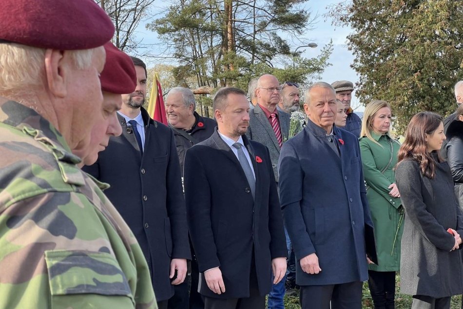 Ilustračný obrázok k článku Nosko si pripol kvet červeného maku: Nesúhlasíme s vojnou, násilím či nevraživosťou, FOTO