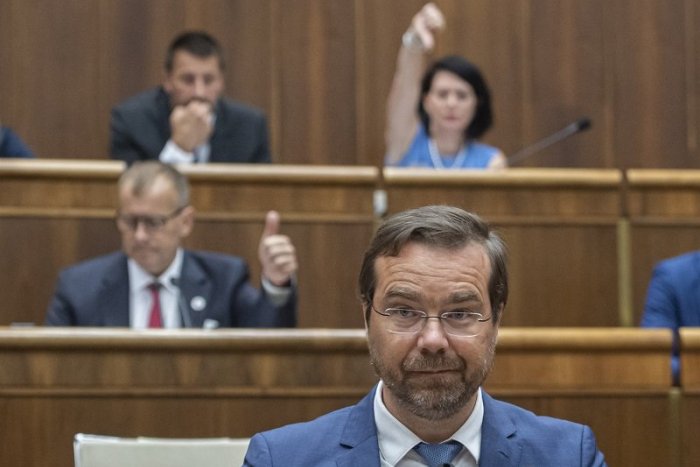 Ilustračný obrázok k článku Nahradí Lengvarského? Nie je vylúčené, že Marek Krajčí bude OPÄŤ ministrom zdravotníctva