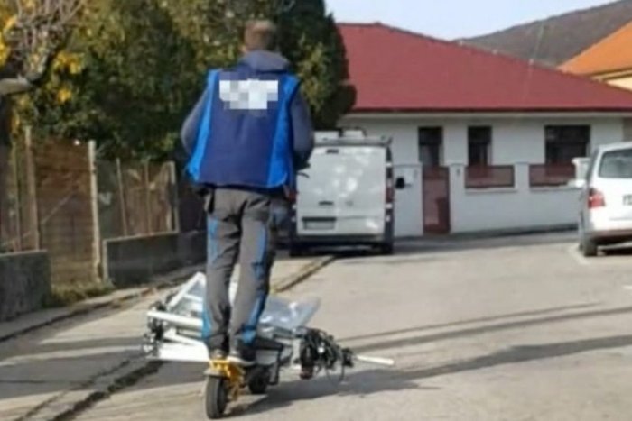 Ilustračný obrázok k článku Neuveriteľný "expert"! Muž si pomýlil KOLOBEŽKU s vozíkom, viezol na nej objemný NÁKLAD