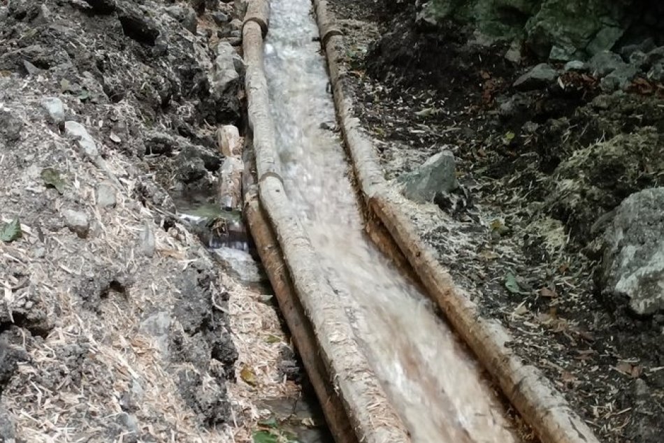 Ilustračný obrázok k článku Európsku RARITU nenechali schátrať: Unikátny vodný žľab opravujú, NAJŤAŽŠIE však iba príde