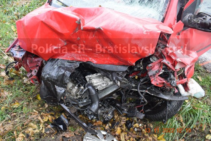 Ilustračný obrázok k článku MRAZIVÉ zábery: Mladá žena stratila kontrolu nad autom, pri náraze sa ŤAŽKO zranila