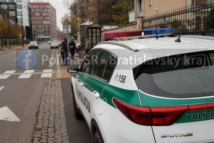 Ilustračný obrázok k článku DRÁMA v centre Bratislavy: Muž pred erotickým klubom vytiahol zbraň a STRIEĽAL