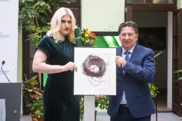 Ilustračný obrázok k článku Líder revolúcie Budaj pripomína 33. výročie: Ocenil 5 osobností, pocta patrí aj B-komplex