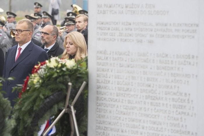 Ilustračný obrázok k článku November ´89 očami politikov: Šanca na lepší život. Pád režimu, ktorý nás ZADRÔTOVAL v krajine