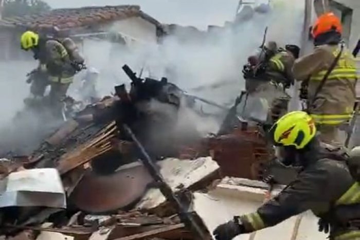 Ilustračný obrázok k článku Pri TRAGICKEJ havárii vrazilo lietadlo do domu: O život prišlo 8 ľudí na palube