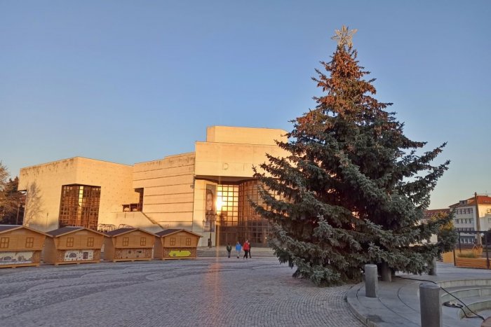 Ilustračný obrázok k článku Pridajte sa do Sprievodu svetla: O niekoľko dní rozsvieti stromček na námestí