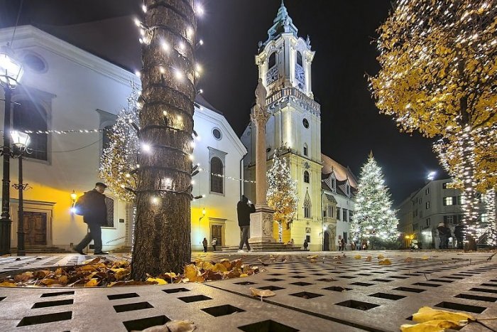 Ilustračný obrázok k článku Tešili ste sa na bohato ROZŽIARENÚ Bratislavu? Svetielok bude v centre MENEJ, musí sa šetriť