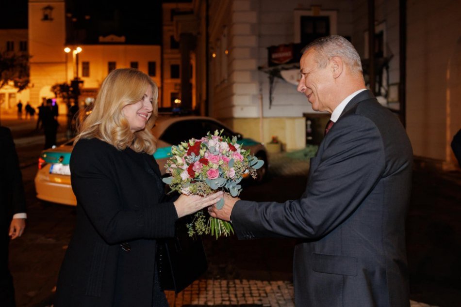 Ilustračný obrázok k článku Nosko v Bystrici privítal Čaputovú: Za čo sa primátor POĎAKOVAL prezidentke? FOTO