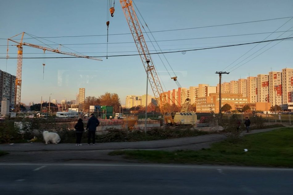 Ilustračný obrázok k článku Bratislavčania, chcete rozhodovať o tom, čo sa deje "pod vašimi oknami"? Využite TÚTO ponuku