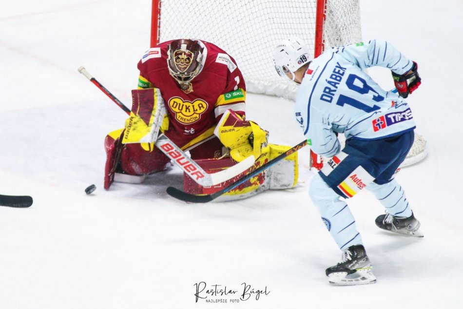 Ilustračný obrázok k článku Piata ligová prehra v rade: Nitra doma nestačila ani na trenčiansku Duklu, FOTO