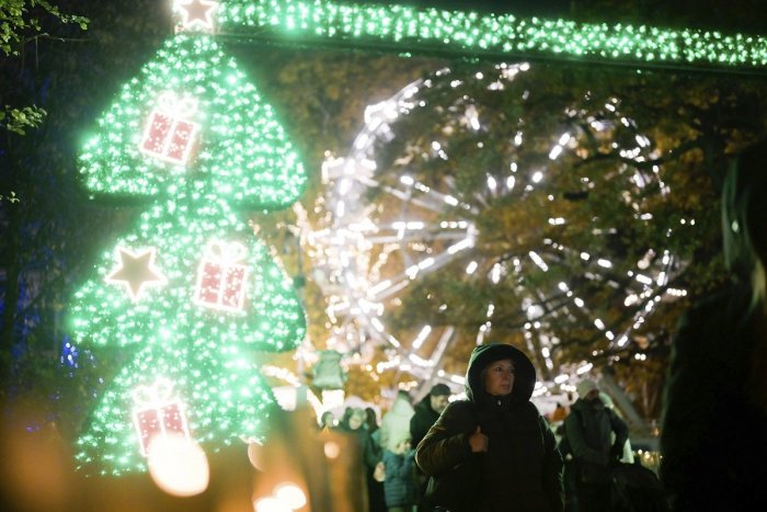 Ilustračný obrázok k článku Kuriozita na vianočných trhoch: Návštevníkov zabudli na ruskom kolese