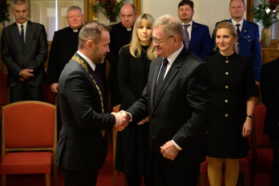 Ilustračný obrázok k článku Bývalí zamestnanci NSK mali dostať ŠTEDRÉ odstupné: Becík žiada ich vrátenie