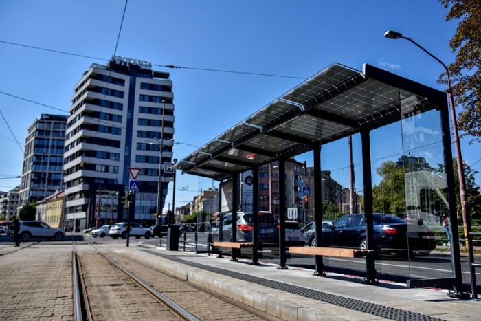 Ilustračný obrázok k článku DESIVÉ riskovanie na frekventovanej križovatke: Kopa áut prefičala na ČERVENÚ! +VIDEO