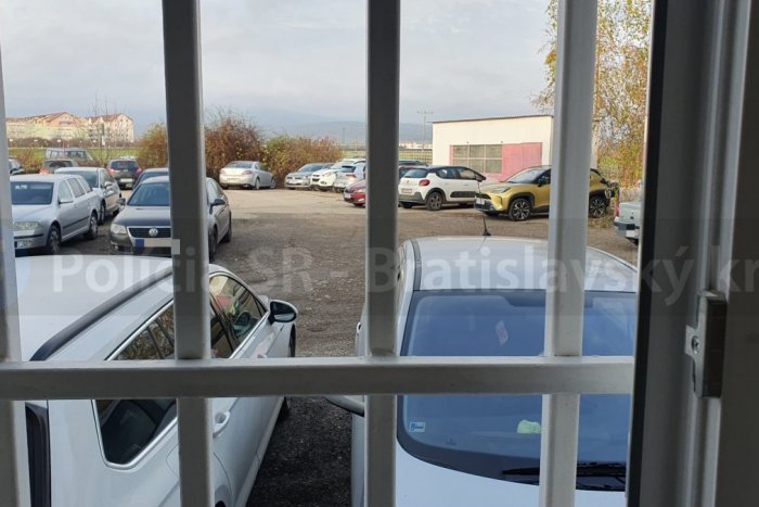 Ilustračný obrázok k článku Neuveriteľná "odvaha": Muž išiel prihlásiť auto na políciu totálne OPITÝ!