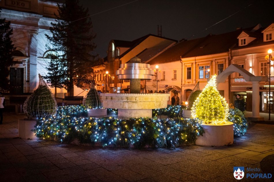 Ilustračný obrázok k článku Poprad pozýva na rozsvietenie najkrajšej vianočnej výzdoby na Slovensku: Kedy to príde?