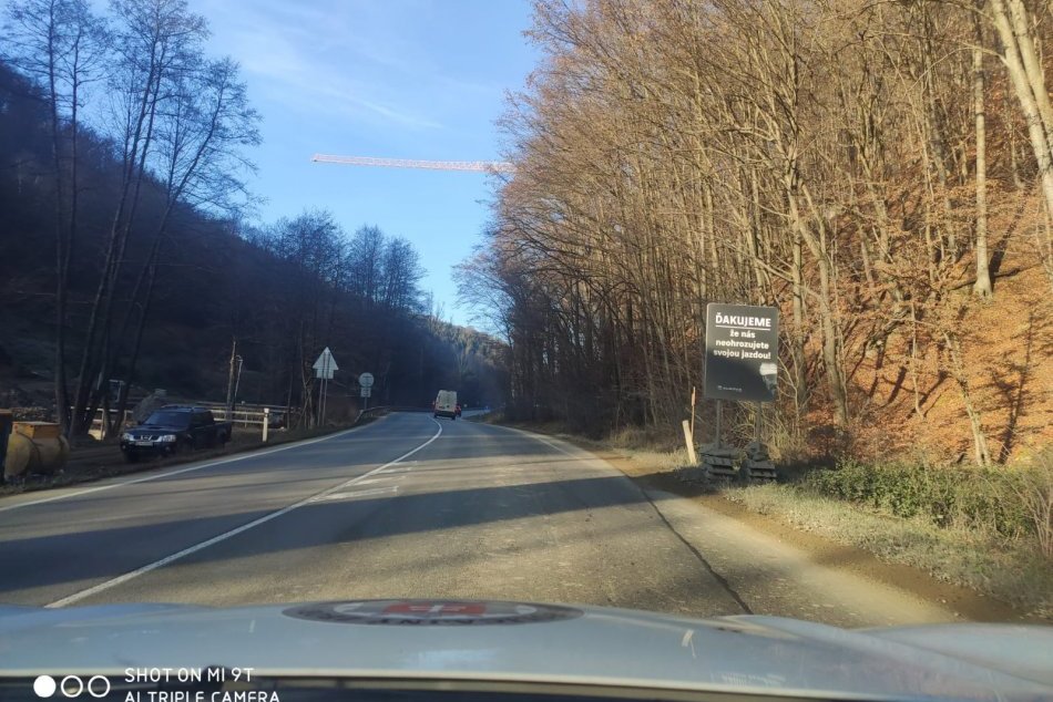 Ilustračný obrázok k článku Vodičov čakajú značné OBMEDZENIA: Cestu I/16 čiastočne UZAVRÚ