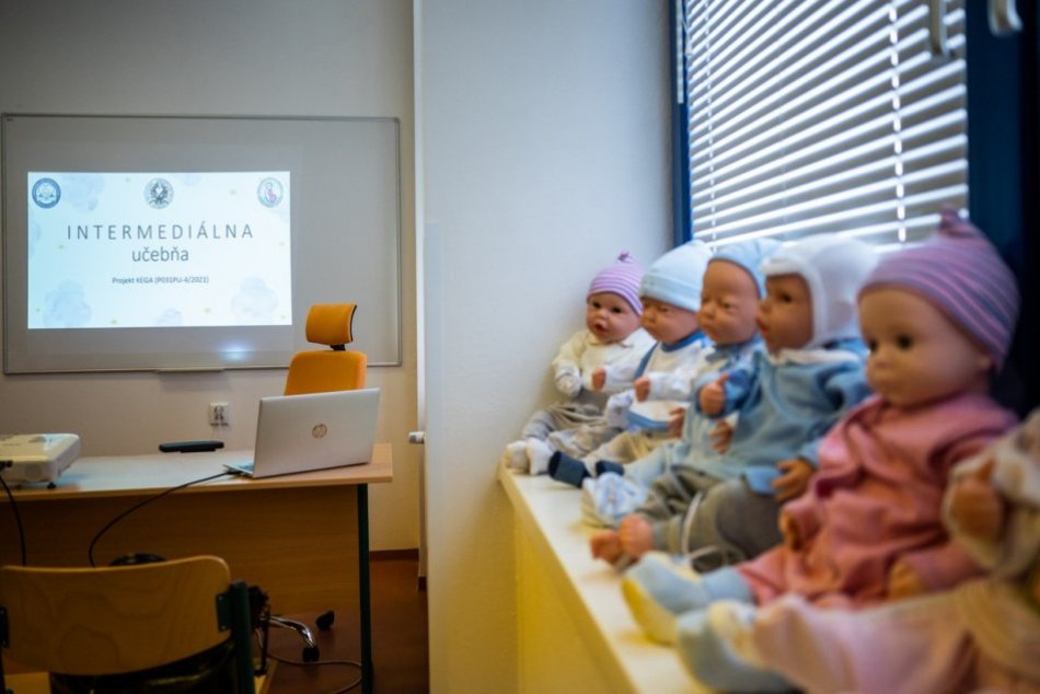 Ilustračný obrázok k článku NOVINKA na univerzite: Študentom má pomôcť odbúrať úzkosť pred ošetrením detí, FOTO