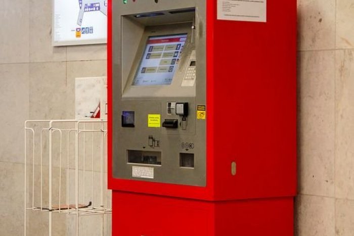 Ilustračný obrázok k článku V červenom automate si už lístok na MHD nekúpite: V Bratislave KONČIA