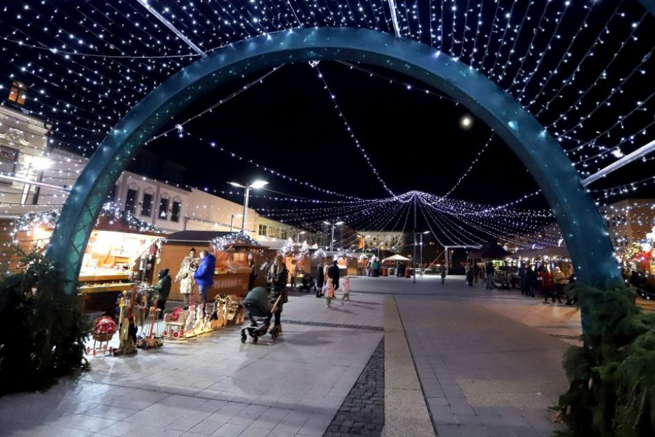 Ilustračný obrázok k článku Centrum Zvolena opäť oživí VIANOČNÁ dedina: Dočkáme sa silvestrovského OHŇOSTROJA?