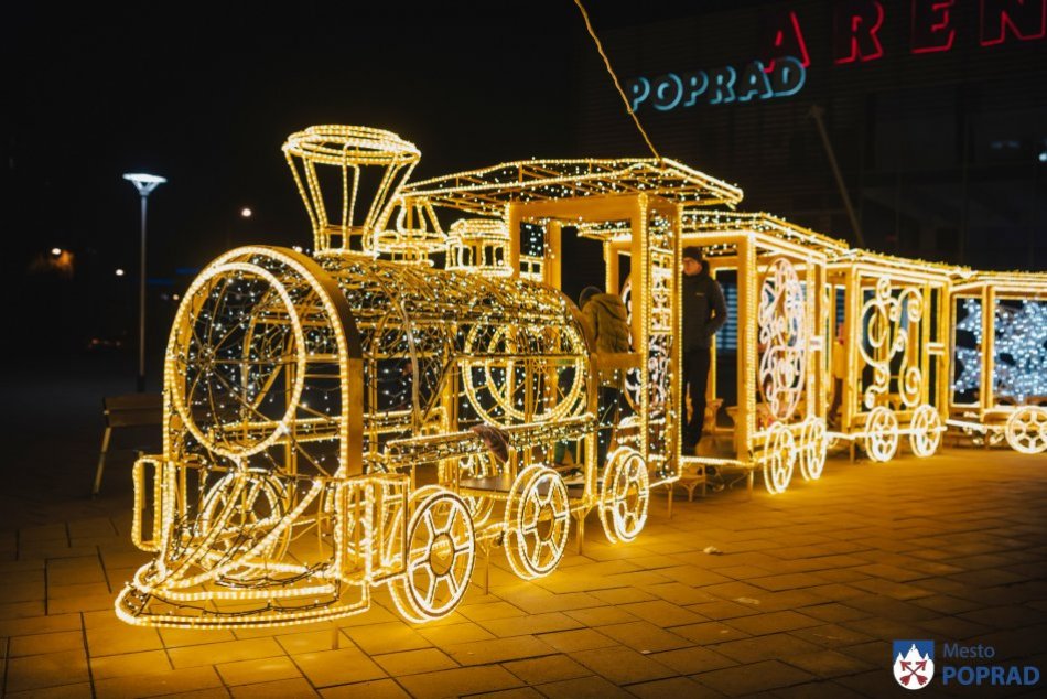 Ilustračný obrázok k článku Poprad sa ňou môže pýšiť právom: NÁDHERNÁ rozsvietená výzdoba už skrášľuje mesto, FOTO