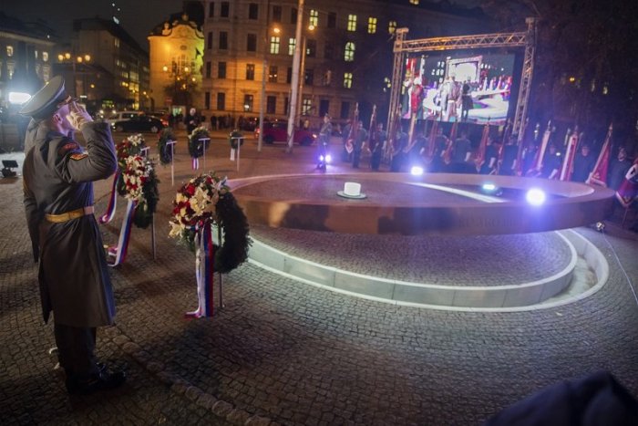 Ilustračný obrázok k článku Nový pomník v Bratislave vzbudil vášne: Je miesto na nábreží vhodné pre HROB vojaka?