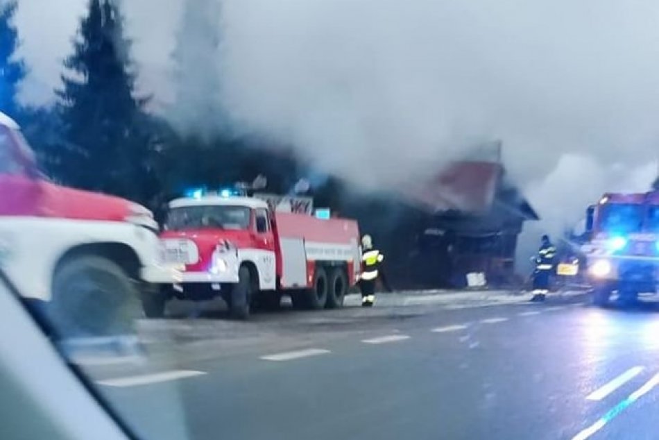 Ilustračný obrázok k článku Penzión na Horehroní zachvátili plamene: V AKCII sú hasiči aj dobrovoľníci z okolia, FOTO