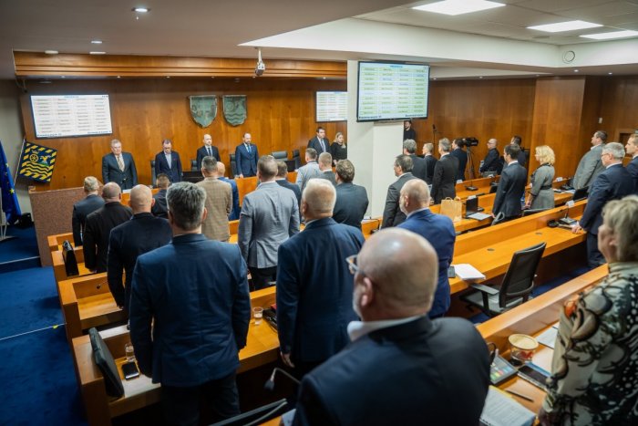 Ilustračný obrázok k článku Krajskí poslanci vytvorili päť klubov: Viskupič hovorí o pestrom zložení zastupiteľstva