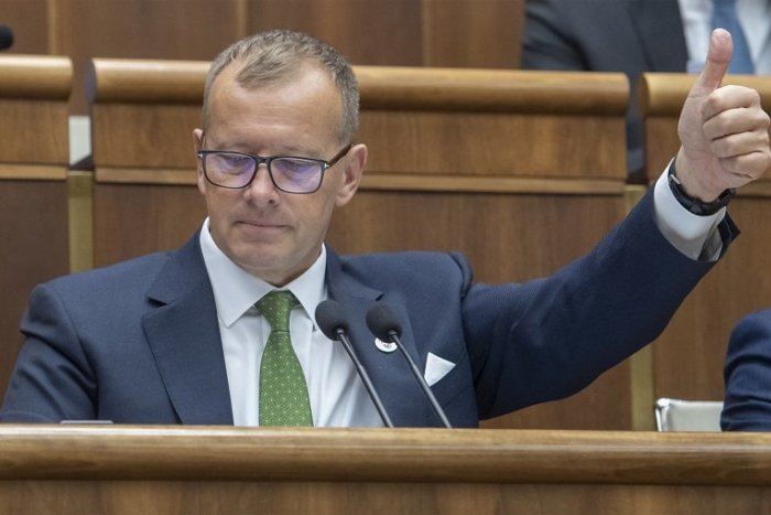 Ilustračný obrázok k článku Kollár má strach, že pri hlasovaní o PÁDE vlády zlyhá technika: Čo budú poslanci robiť?