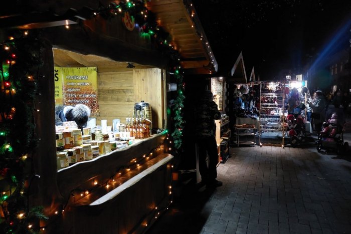 Ilustračný obrázok k článku Začína už onedlho: Do Popradu sa vracia VIANOČNÝ jarmok, vyberať budeme zo 155 stánkov