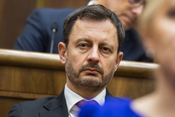 Ilustračný obrázok k článku SVET O SLOVENSKU: Hegerovej vláde hrozí vláda ÚDRŽBÁROV. Postrachom pre Ukrajinu je Smer