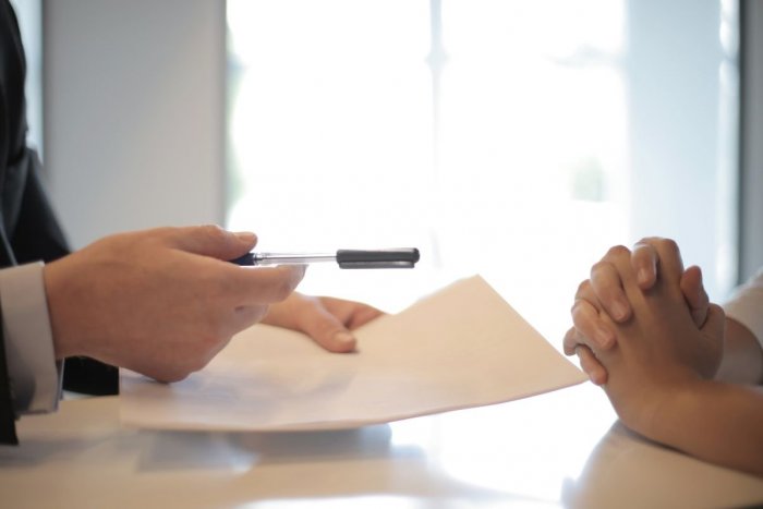 Ilustračný obrázok k článku Najmenej ľudí s úvermi žije v Banskobystrickom kraji: Na čo si berú pôžičky NAJČASTEJŠIE?