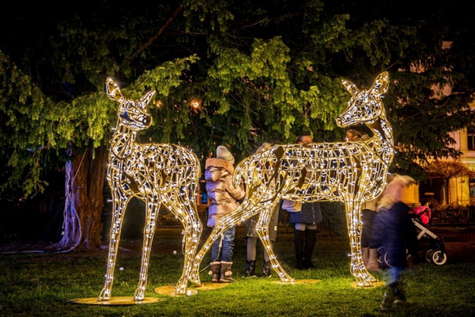 Ilustračný obrázok k článku Ako vyzerá vianočná výzdoba z Prešova na Vianoce 2022? Tu sú žiarivé FOTO v plnej kráse