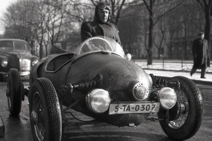 Ilustračný obrázok k článku Pred 73 rokmi Trnavčania zaplnili zasnežené ulice: Po cestách sa preháňal Trnavský drak