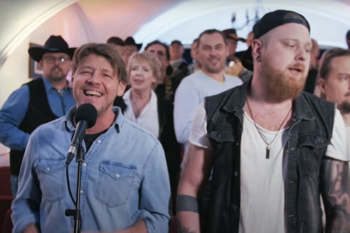 Ilustračný obrázok k článku Vznikla JEDINEČNÁ vianočná pieseň: TAKTO znie spojenie 40 umelcov z jedného mesta, VIDEO