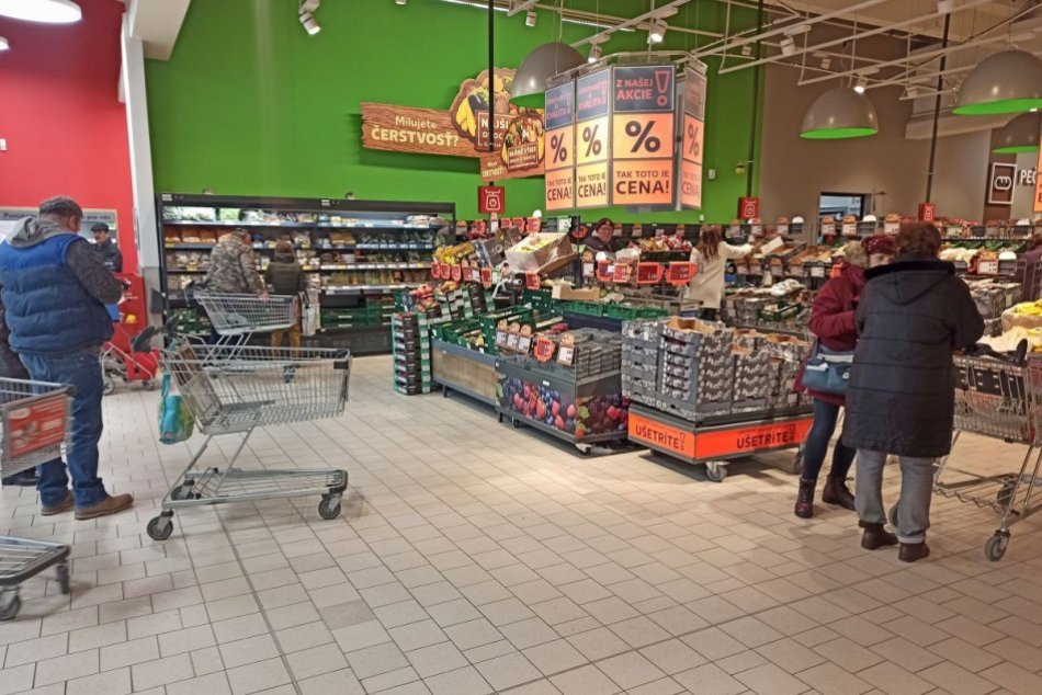 Ilustračný obrázok k článku OTVÁRACIE hodiny obchodov počas sviatkov: Kde NAKÚPITE neskoro večer a na Štedrý deň?