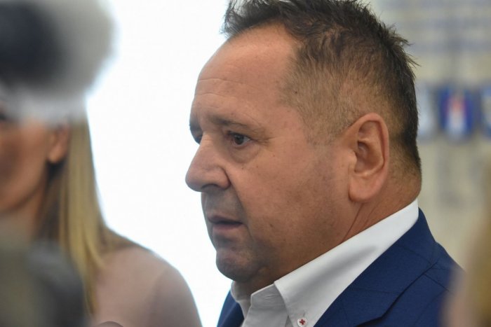 Ilustračný obrázok k článku Popradskí poslanci KONEČNE rokovali, schválili už aj plat primátora. KOĽKO bude poberať?