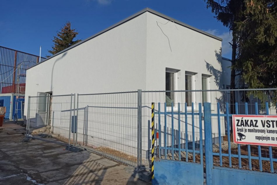 Ilustračný obrázok k článku Nové šatne aj sprchy: Budova pri futbalovom štadióne ČFK prechádza rekonštrukciou