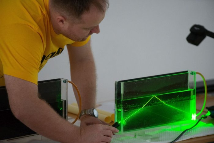 Ilustračný obrázok k článku Žiakov z Nitry lákajú na vianočnú fyzikálnu SHOW: Uvidia POKUSY aj tekutý dusík