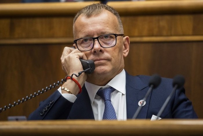 Ilustračný obrázok k článku Kollár hovorí o DVOCH možných termínoch volieb: Po páde vlády môže byť veľký CHAOS, varuje