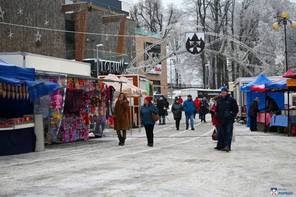 Ilustračný obrázok k článku PRVÉ zábery z miesta: V Poprade začal vianočný jarmok, TAKTO to v uliciach vyzerá